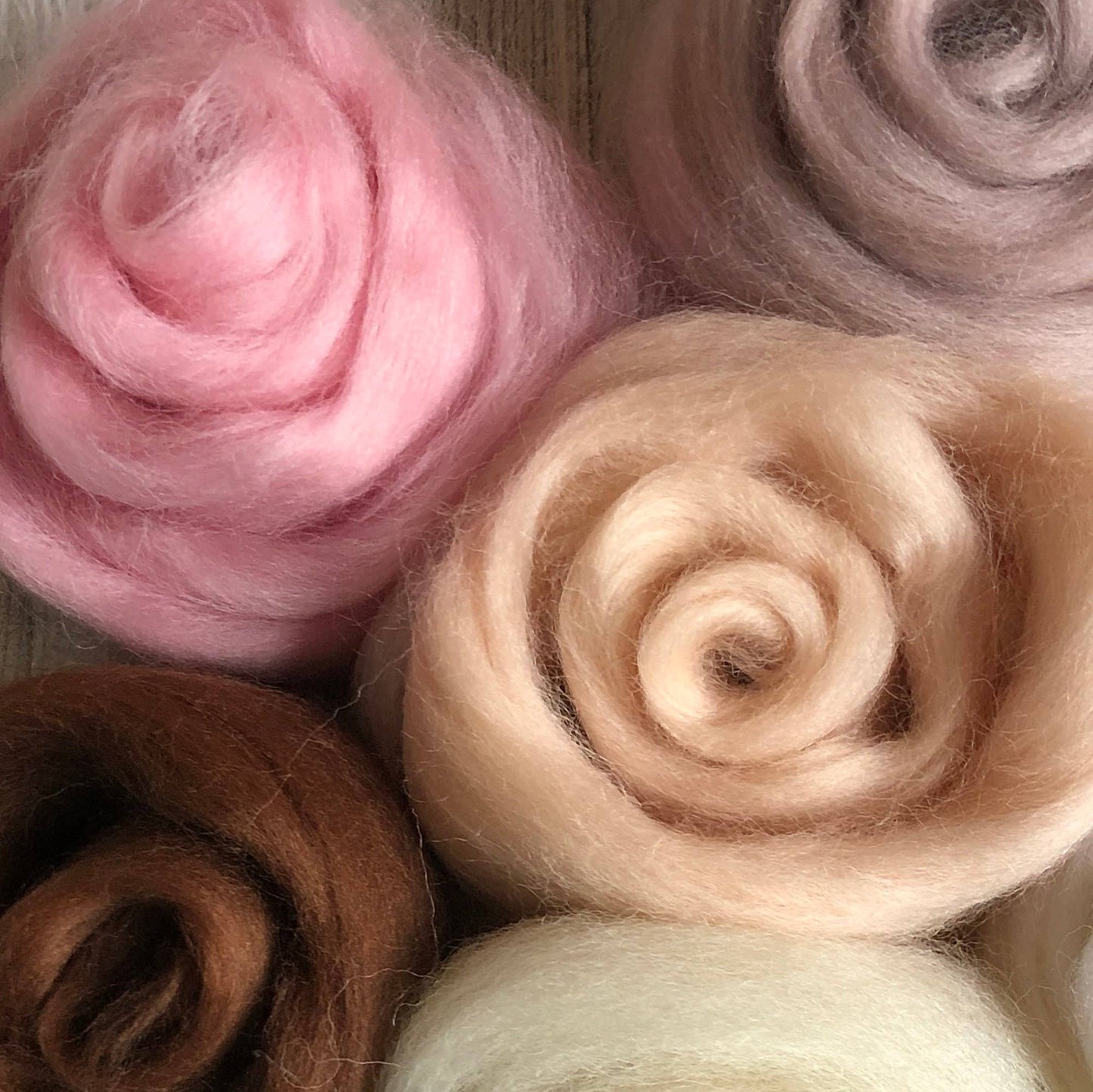 Needle felting starter kit - Natural. 70g 100% wool roving.