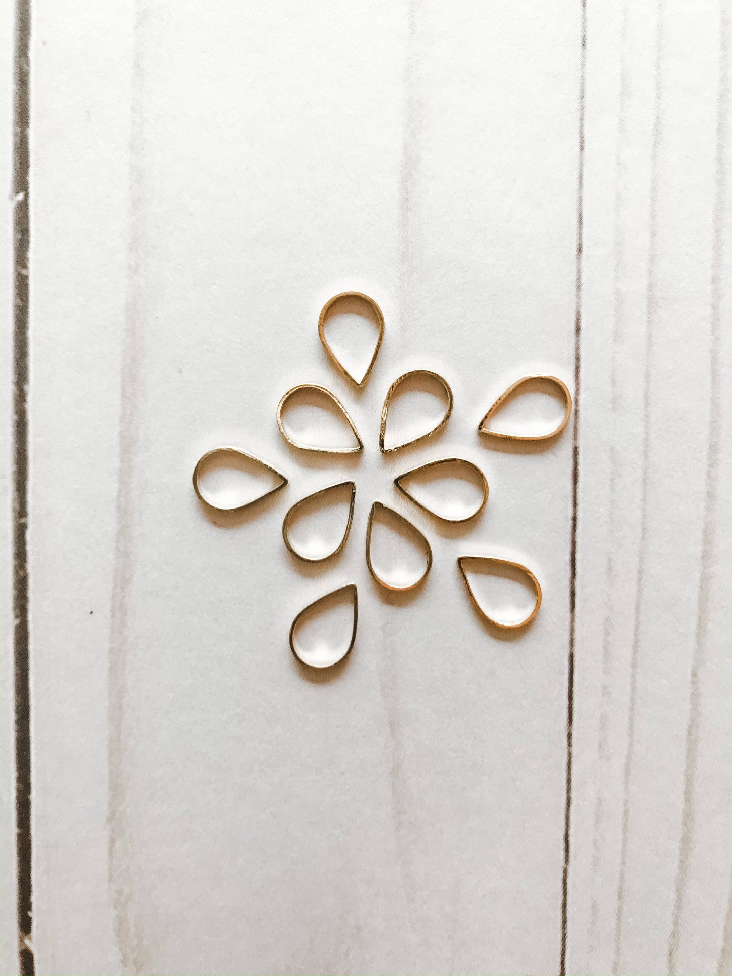 10 - Medium Teardrop Droplet Stitch Markers - Set of 10