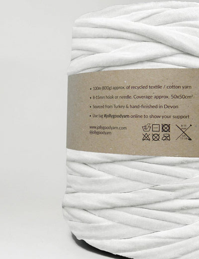 White t-shirt yarn by Jolly Good Yarn (100-120m)