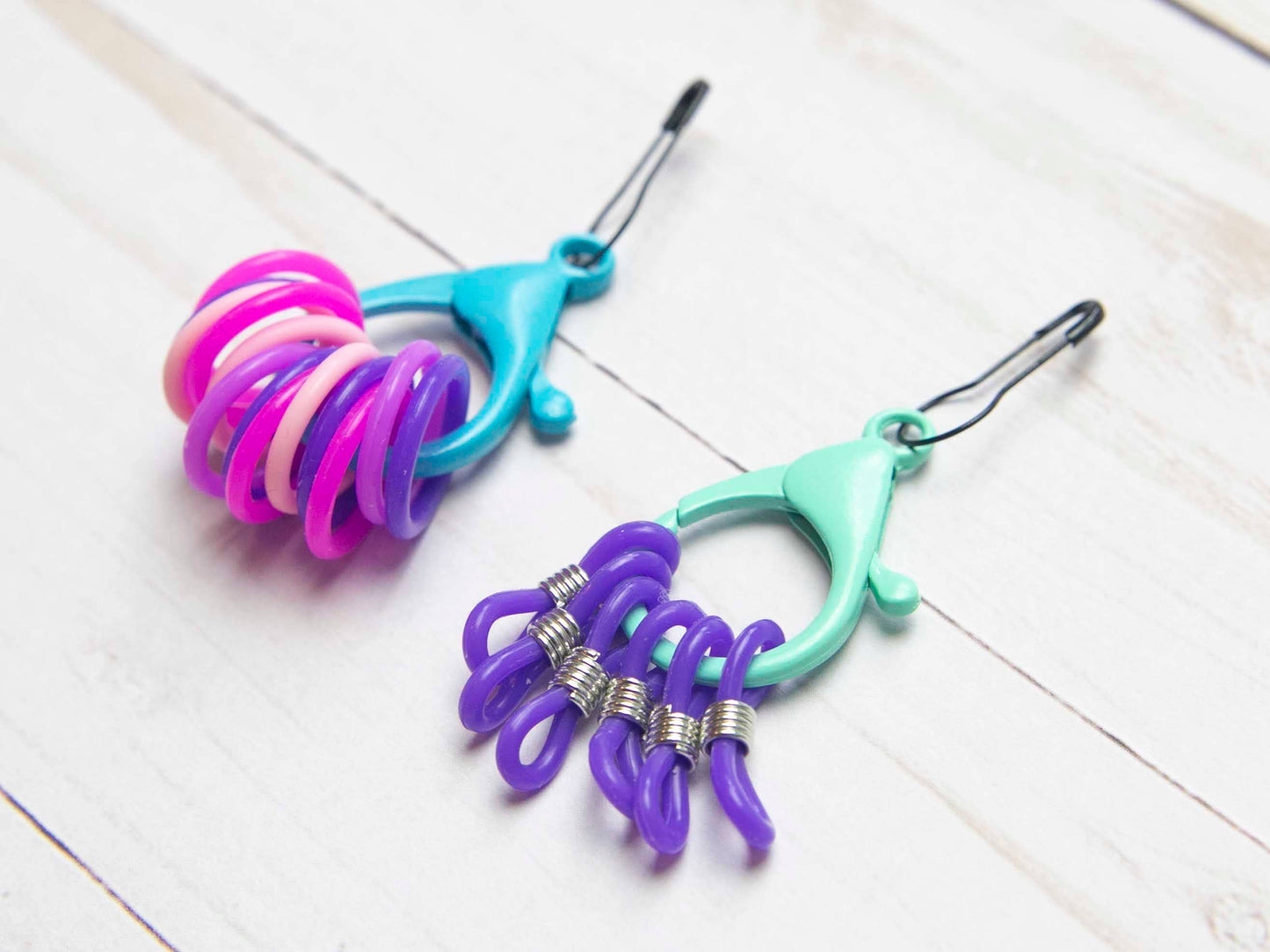 Lobster Claws | Knitting Notions Stitch Markers Holder