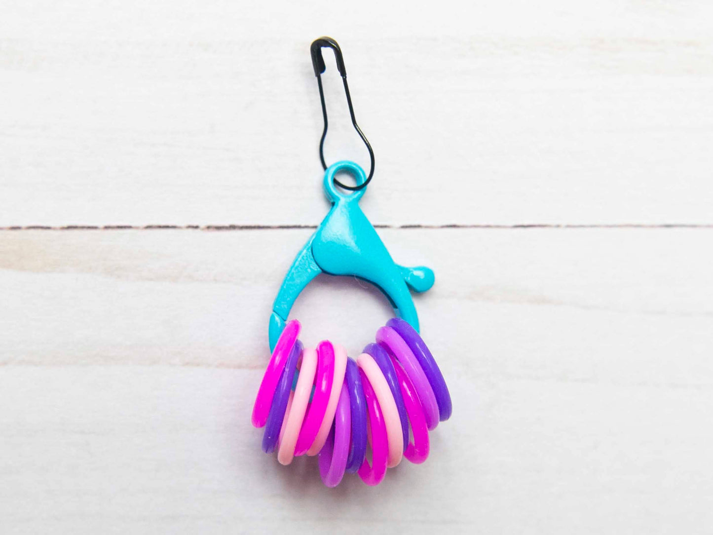 Lobster Claws | Knitting Notions Stitch Markers Holder
