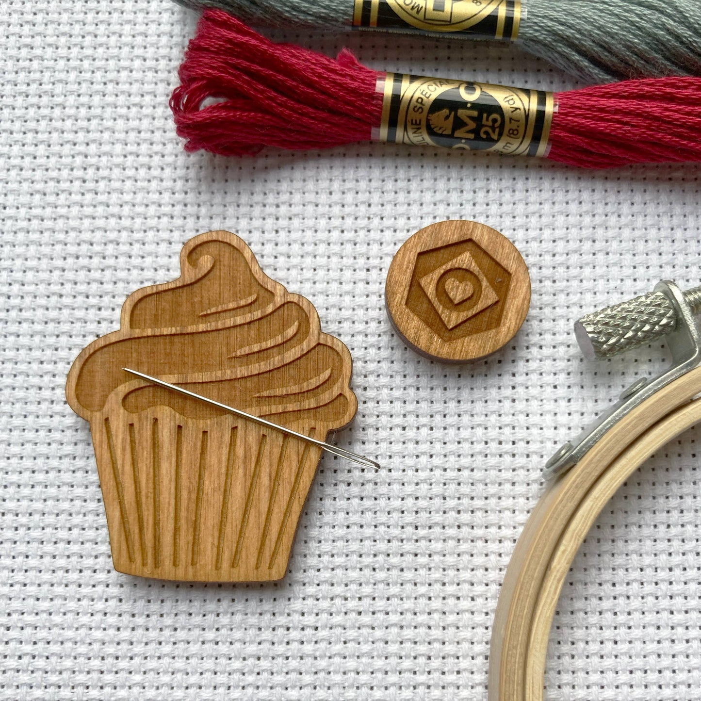 Cupcake - Magnetic Needle Minder