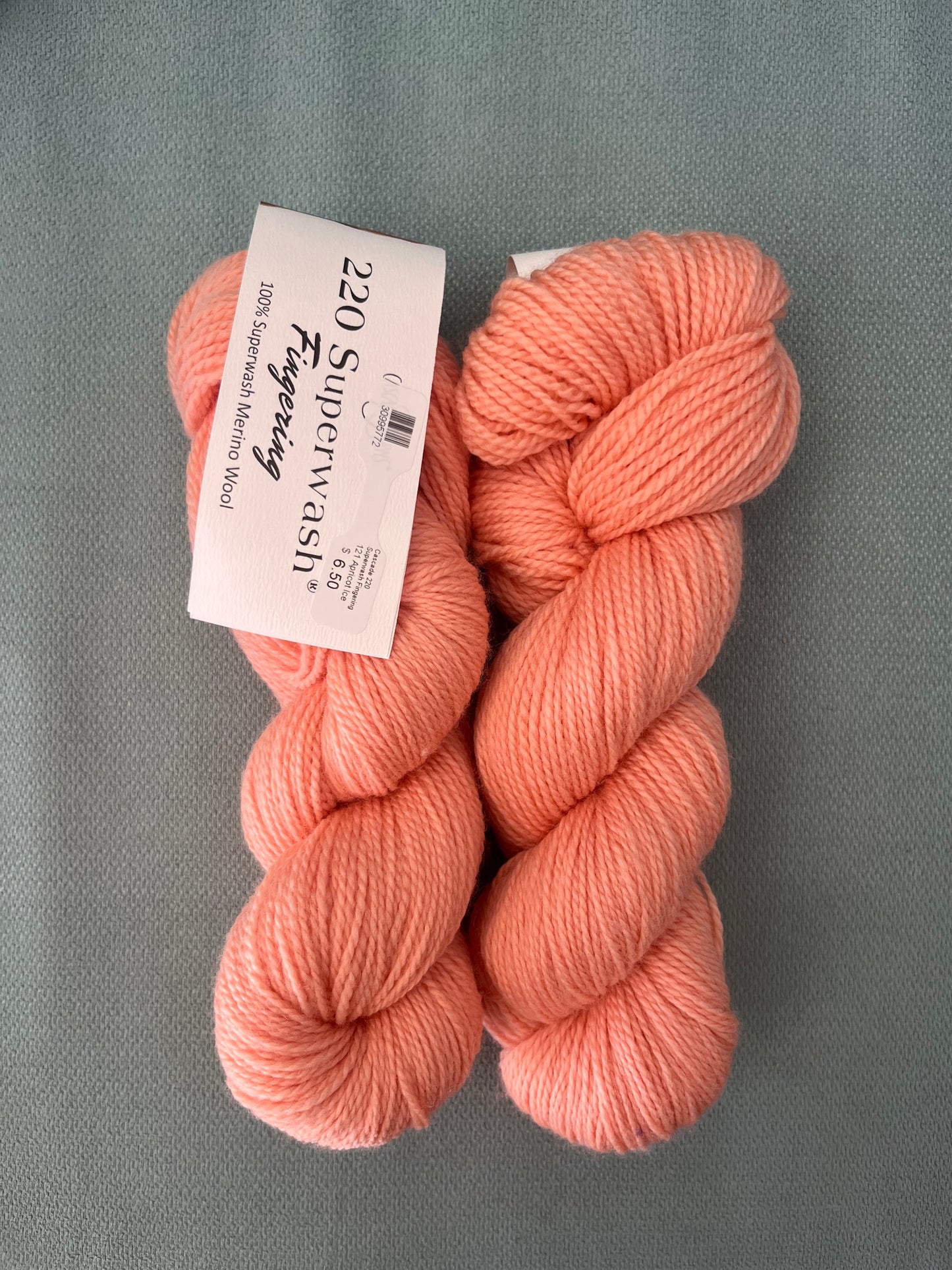 Cascade 220 Superwash Fingering - 100% Superwash Merino