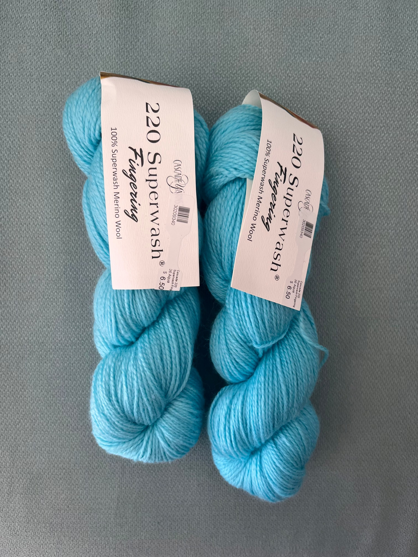 Cascade 220 Superwash Fingering - 100% Superwash Merino