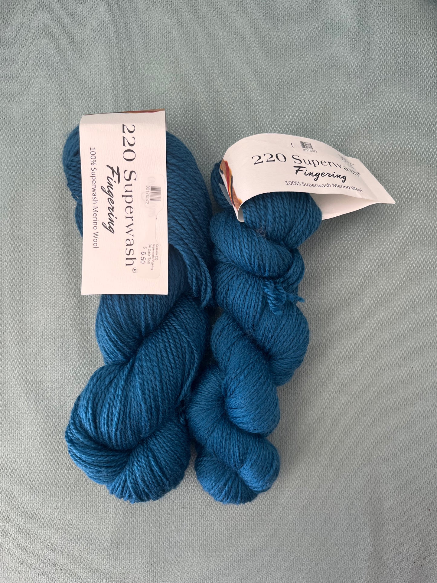 Cascade 220 Superwash Fingering - 100% Superwash Merino