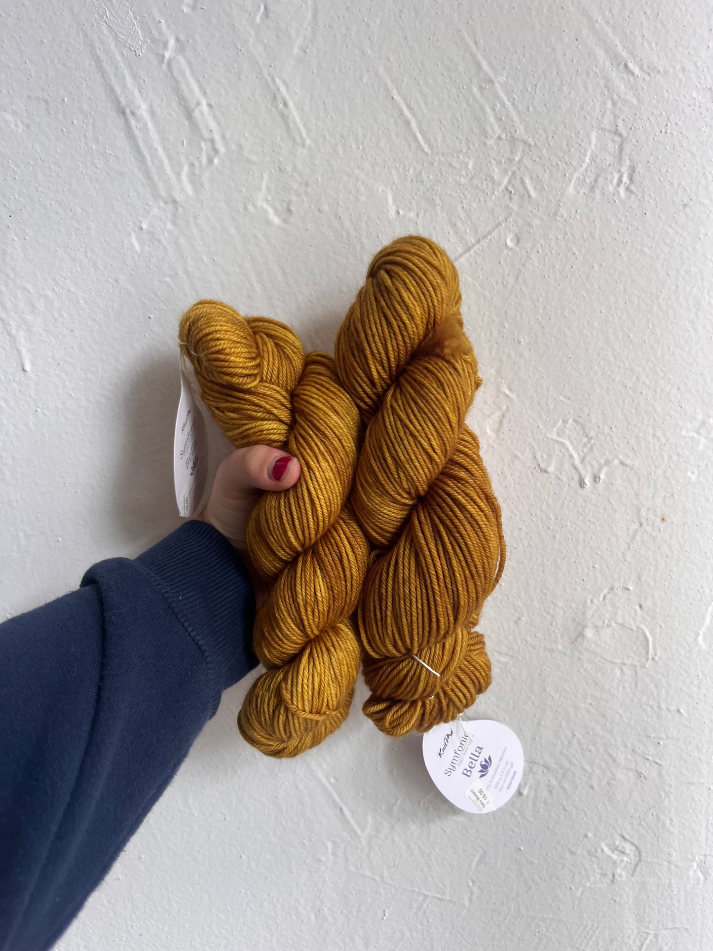 Symfonie Hand Dyed Bella- Superwash Merino