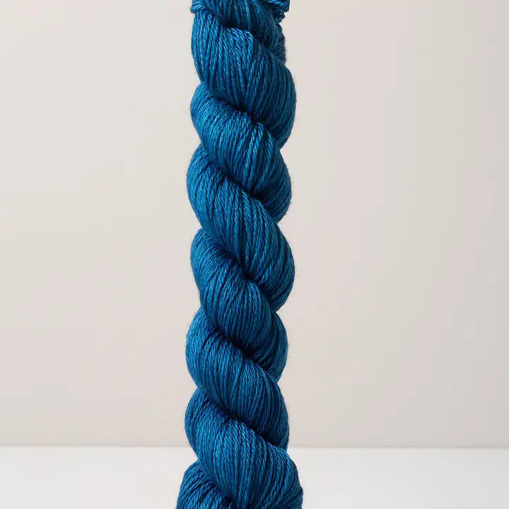 Urth Yarn 16 Fingering - 100% Superwash Merino